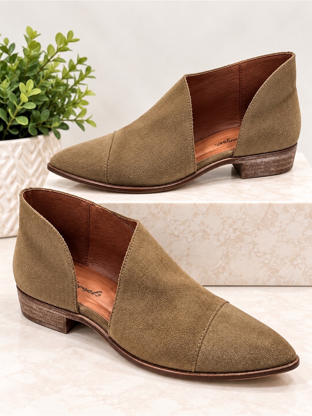 Free People Tan Suede Cutout Flat Ankle Booties Pointed Toe EU 39 US 8.5⁠